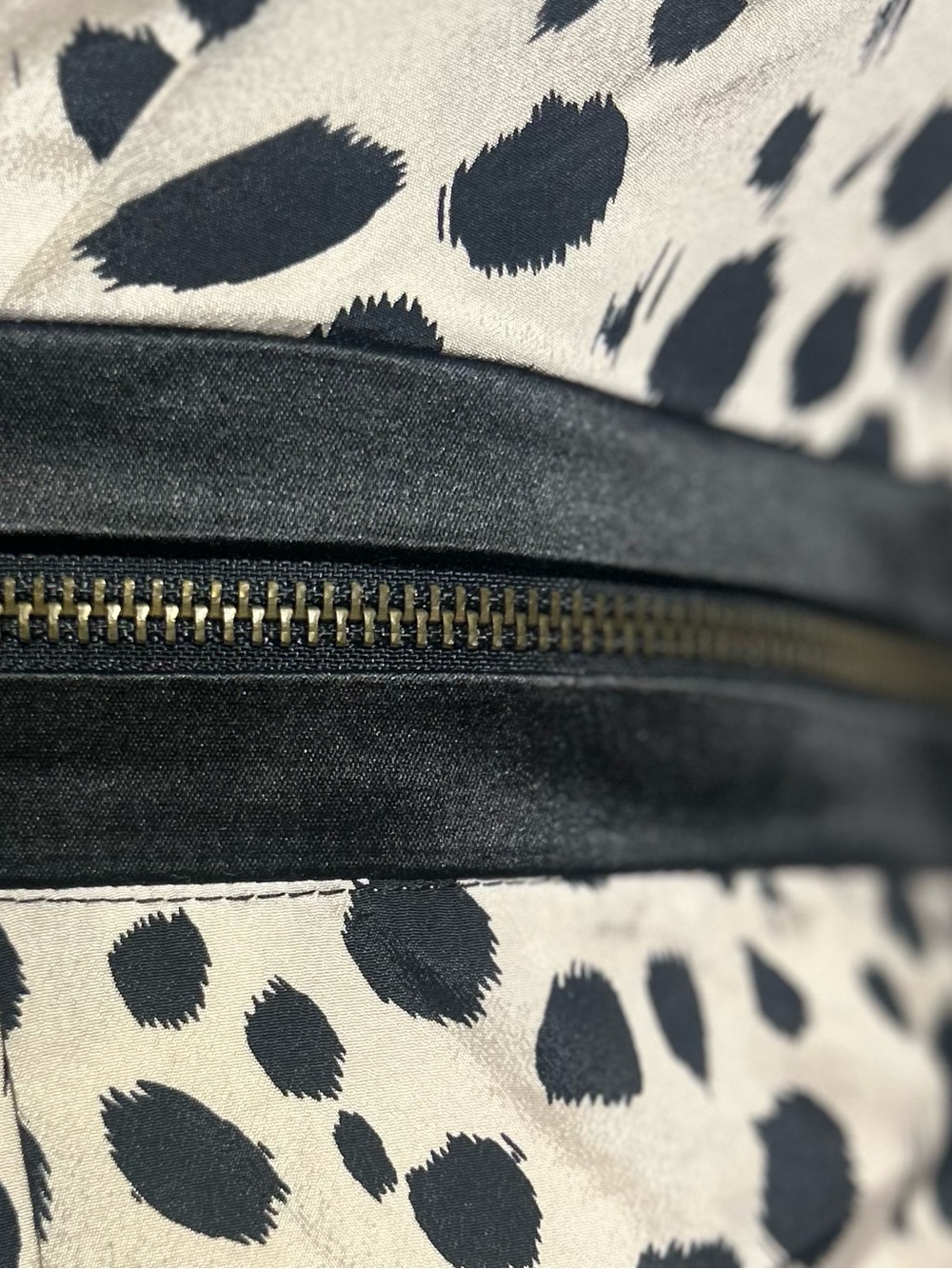 Beige and black spotted dress with waist zipper detail - Picture 3 of 5